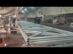 Rama ogrodzenia jest spawana i polerowana.