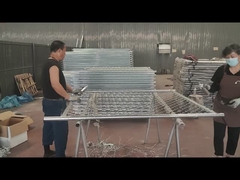 Spray farby srebrnej na ramie