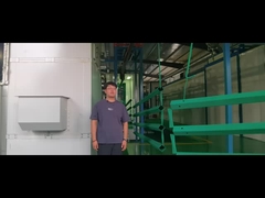 kwadratowy słup pokryty proszkiem