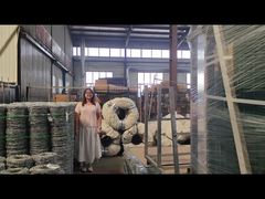 Metoda pakowania drutu kolczastego stosowanego na górze ogrodzenia 3D