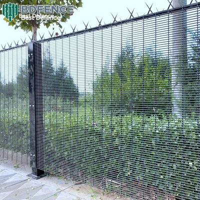358 Ogrodzenie z siecią więzienną przeciw wspinaczkom