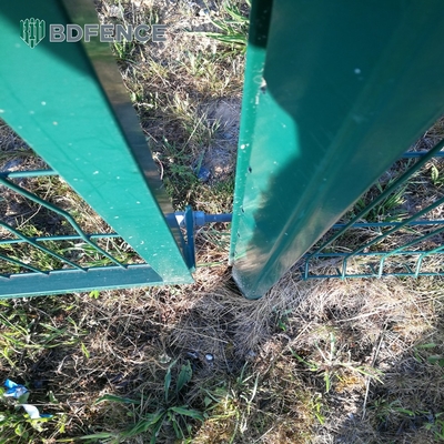 Ciężki wytrzymały panel ogrodzenia spawanego Dom Dekoracja zewnętrzna prywatność V Mesh Panel ogrodzenia