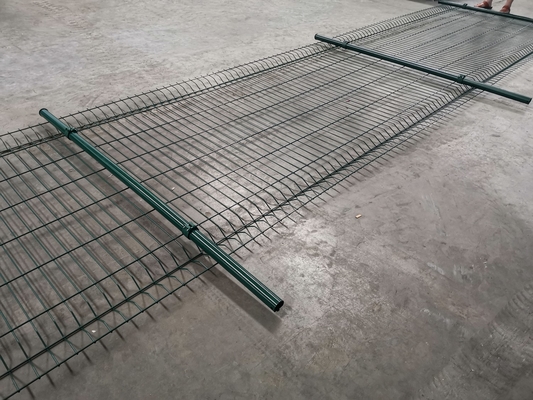 Skrzywiona spawana sieć zgięcia Ogrodzenie bezpieczeństwa Panel Trójkąt zgięcia Ogrodzenie 3D Ogrodzenie do ogrodu