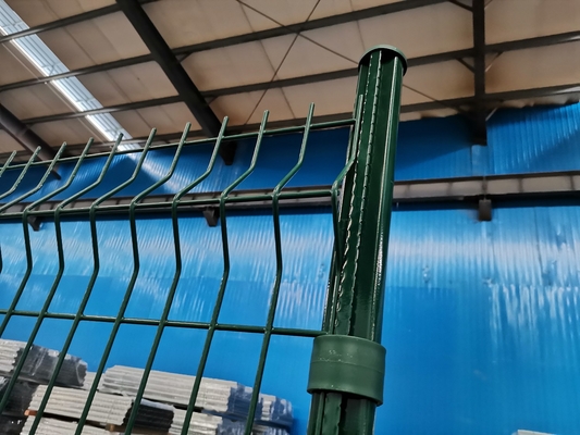 Ogród z PVC pokryty V z gięciem 3D z zakrzywioną spawaną siecią drutu