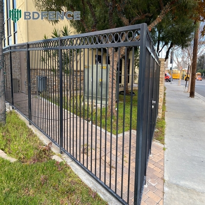 Płyty ogrodzeniowe z aluminium rurowatego powlekanych metalowym proszkiem z górnymi piketami włóczniowymi 30.000 kg