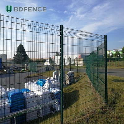 Łatwa instalacja Ogród Bezpieczeństwo obwód Niestandardowy 3D zakrzywiony żelazny siatki drutu Ogrodzenie w kształcie brzoskwiniowy Post Ogrodzenie
