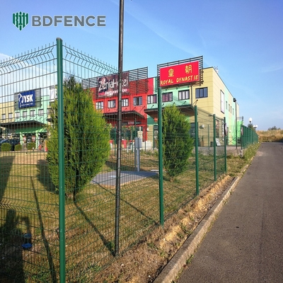 4 X 4 Ogród zewnętrzny Metalowe ogrodzenie 3D Zasowana sieć drutu 3D Ogród z drutem stalowym o niskiej zawartości węgla