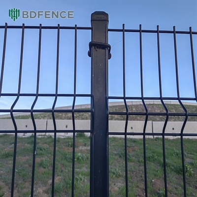 Drut Dia 5mm Metal Mesh Ogrodzenie RAL 6005 Green Powder Coated 3D Ogrodzenie Panel Trójkąta Ogrodzenie zgięte Ogrodzenie dla placu budowy