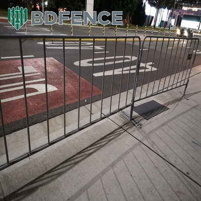 Niestandardowe 1.1 * 2.2m tymczasowe ogrodzenie łatwo montażowe przenośne metalowe stalowe bariery / ruch drogowy