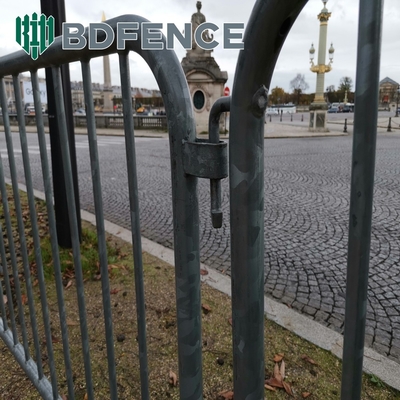 Niestandardowe 1.1 * 2.2m tymczasowe ogrodzenie łatwo montażowe przenośne metalowe stalowe bariery / ruch drogowy