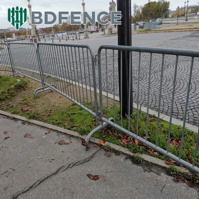 Niestandardowe 1.1 * 2.2m tymczasowe ogrodzenie łatwo montażowe przenośne metalowe stalowe bariery / ruch drogowy