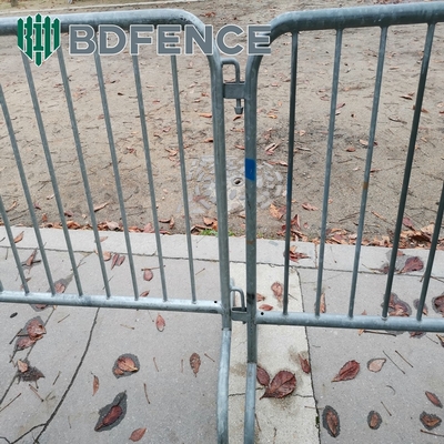 Niestandardowe 1.1 * 2.2m tymczasowe ogrodzenie łatwo montażowe przenośne metalowe stalowe bariery / ruch drogowy