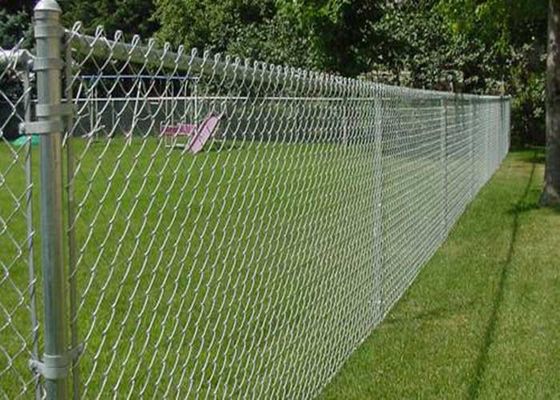 Ogrodzenie z siecią łańcuchową z żelazną siatką sieciową o rozmiarze siatki 60x60 mm i średnicy drutu 3 mm