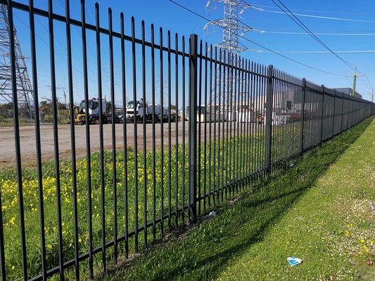 Wysokiej wytrzymałości ramy żelaza Palisade Tubular Fence Ogrodzenie zabezpieczenia Panel kwadratowy otwór Gorący zanurzenie dla bram podjazdnych