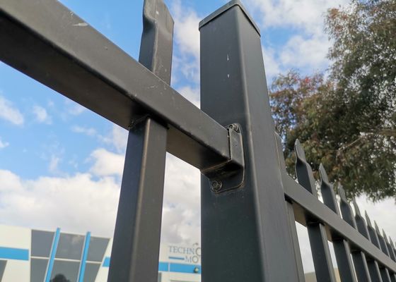 Wysokiej wytrzymałości ramy żelaza Palisade Tubular Fence Ogrodzenie zabezpieczenia Panel kwadratowy otwór Gorący zanurzenie dla bram podjazdnych