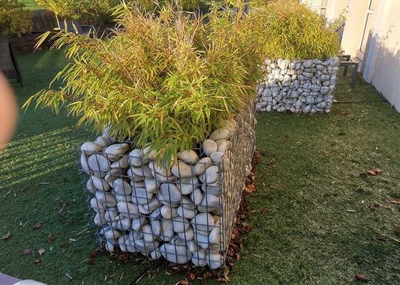 System ogrodzeń gabionowych zabezpieczających kamień