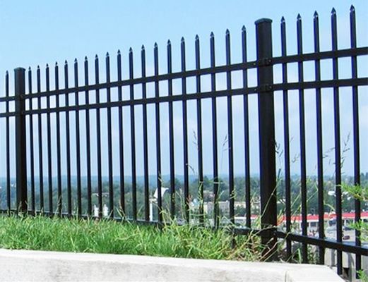 Wysokiej wytrzymałości ramy żelaza Palisade Tubular Fence Ogrodzenie zabezpieczenia Panel kwadratowy otwór Gorący zanurzenie dla bram podjazdnych
