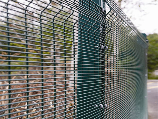 Siatka zgrzewana powlekana PVC ClearVu 358 Anti Climb Fence