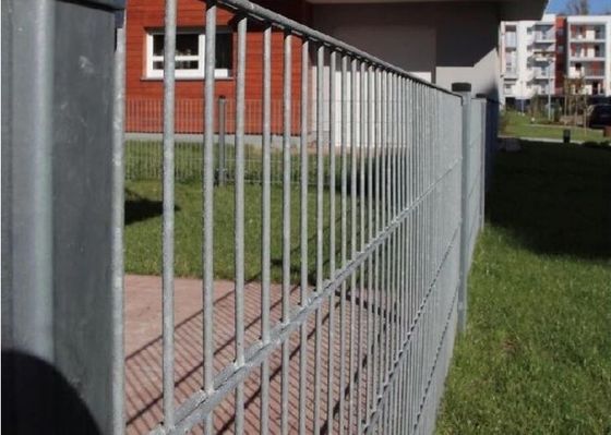 OHSAS 18001 Żelazny drut 565/868 Ogrodzenie z siatki powlekanej PCV