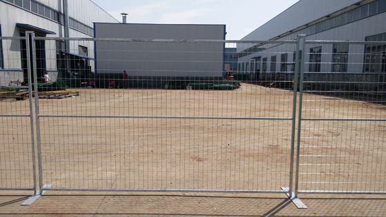 Standardowe na rynku amerykańskim 6 x 12 stóp galwanizowane tymczasowe płyty ogrodzeniowe z łańcuchem łącznikowym dla placu budowy
