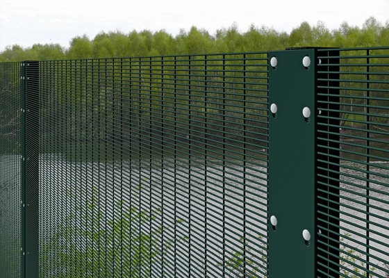 Ogrodzenie z siatki ocynkowanej Clearvu 358 z zabezpieczeniem przed kradzieżą Plastik Metal
